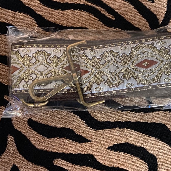 Purse/guitar strap New @ Merc@ari - Picture 1 of 1